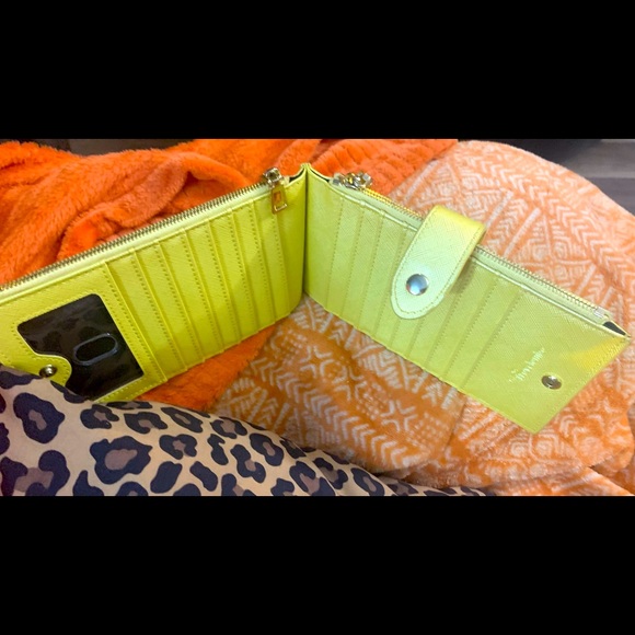 SUPER CUTE PASTEL YELLOW WALLET - Picture 7 of 9